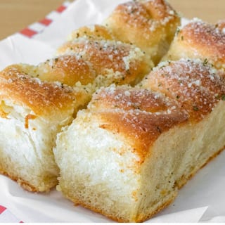 6 Pcs Garlic Cheese Rolls